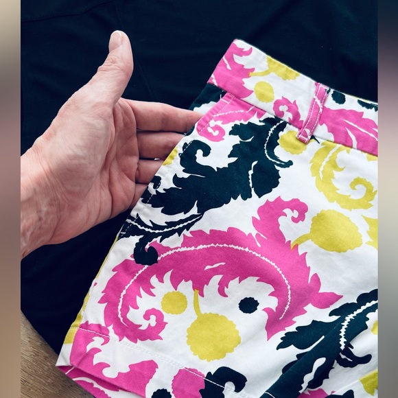 Banana Republic Milly Collection Shorts, Filigree patterned, ladies Size 0. - Picture 4 of 16